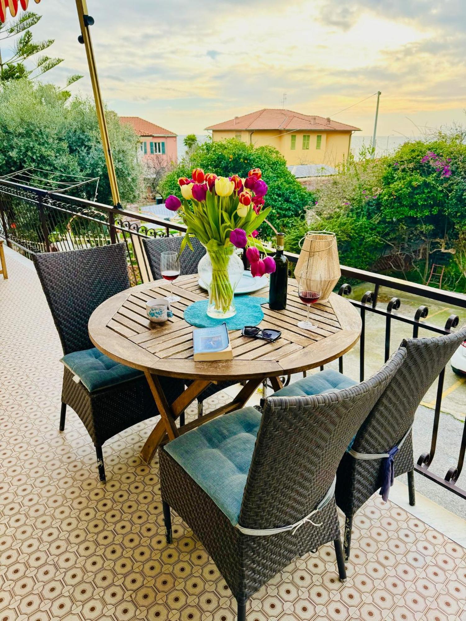Apartamento Il Timone Riva Ligure Exterior foto